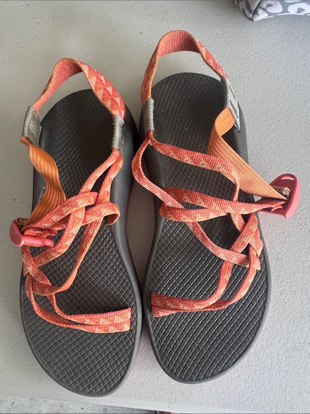 Women’s Chaco Orange Strappy Outdoor Sandals Sz 8